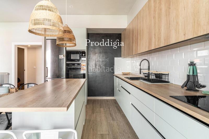 Foto 768a079c-a1c5-4e52-929d-7f1d8fa487f3. Pis amb calefacció a Sant Antoni Barcelona