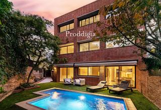 Casa adossada  Canadà. Gran esquinera en can trabal