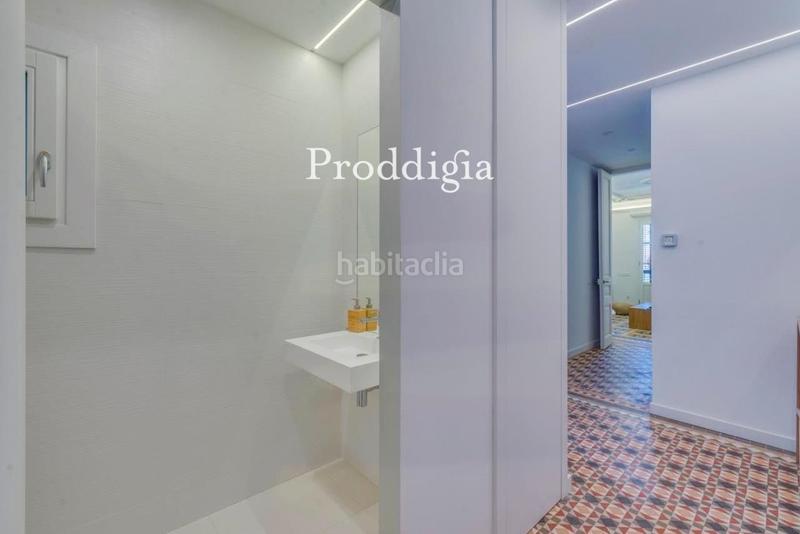 Foto d4d3964d-188c-4559-bdbc-eb93e461d99b. Miete etagenwohnung mit heizung in Raval Barcelona