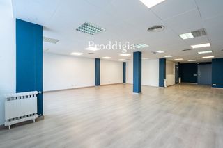 Miete Büro  Tuset. Luminosa oficina de 127 m2 en la calle tusset