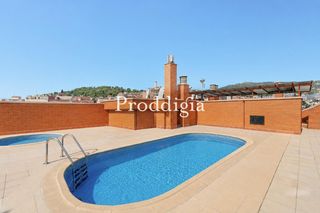Pis a Vallcarca - Penitents. Vivienda refomada con piscina comunitaria en el vallcarca