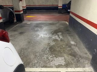 Aparcament cotxe  Calle d'alfons xii. Plaza de parking mediana para coche y moto en venta