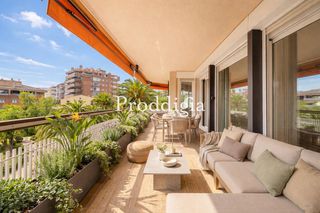 Lloguer Pis a Sant Gervasi - Galvany. Espectacular piso esquinero con terraza y parking en sant gervas