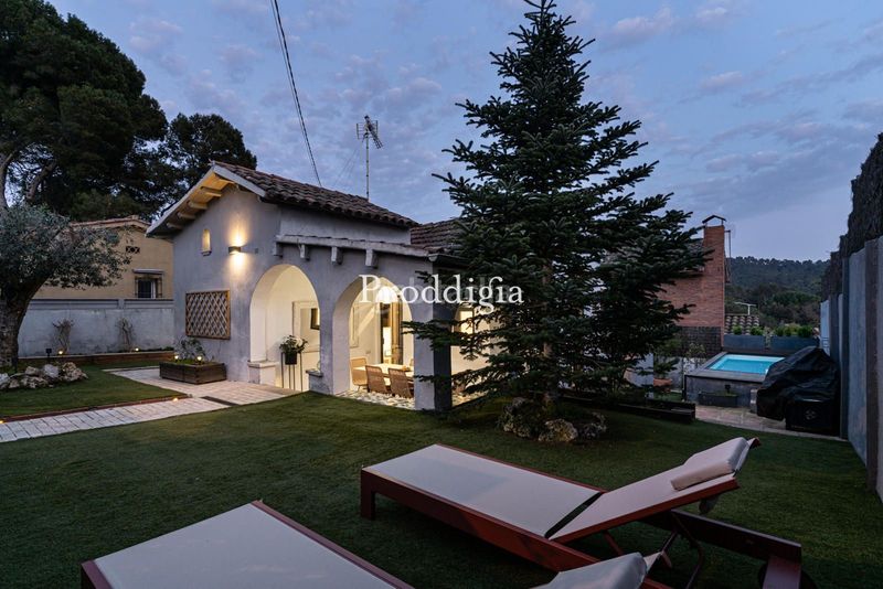 Foto 15f2ad9f-c9b1-46a0-b6ce-cb042944f2b7. Alquiler casa encantadora casa nueva con zona exterior y piscina en Valldoreix en Sant Cugat del Vallès