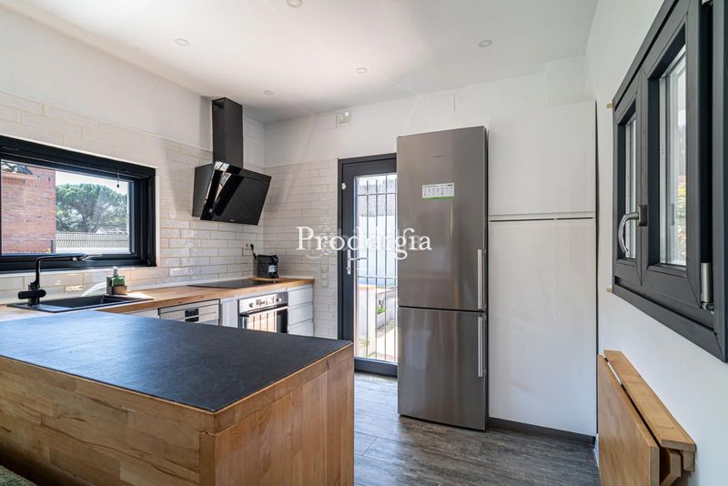 Foto 2e3230b9-ea29-4ef7-8eb6-e4c1023945ec. Alquiler casa encantadora casa nueva con zona exterior y piscina en Valldoreix en Sant Cugat del Vallès