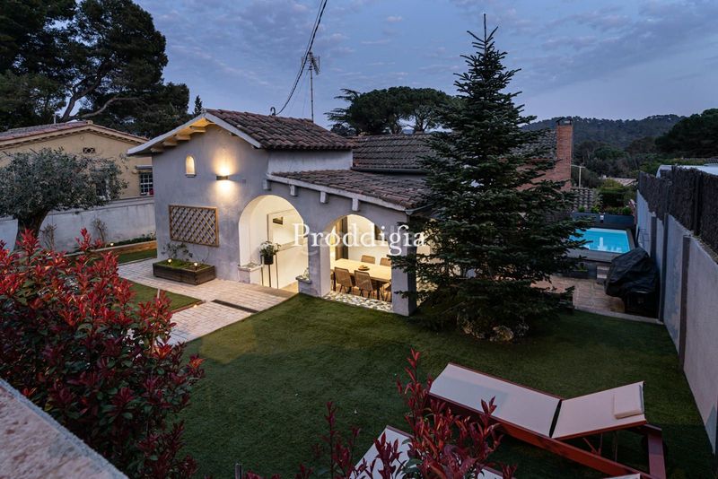 Foto 4c194fad-747f-48fb-b9d9-d03486fa1306. Alquiler casa encantadora casa nueva con zona exterior y piscina en Valldoreix en Sant Cugat del Vallès