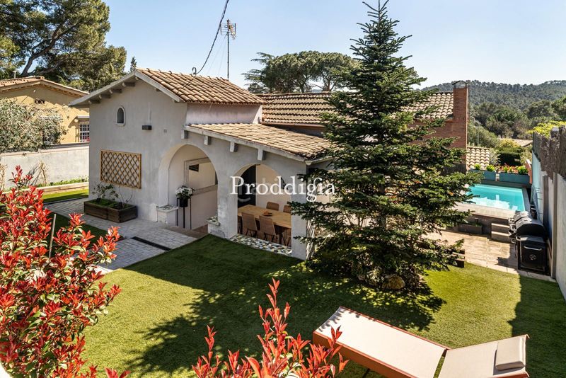 Foto 8605f613-dd20-4df7-a96b-c9a90fb7f31a. Alquiler casa encantadora casa nueva con zona exterior y piscina en Valldoreix en Sant Cugat del Vallès