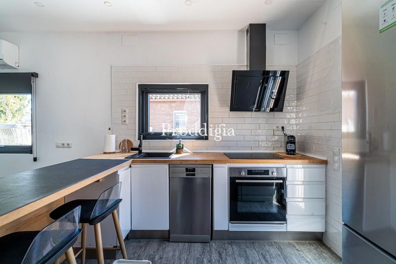 Foto bbc6c63d-2c77-41ec-88f9-4f0fe4865ead. Alquiler casa encantadora casa nueva con zona exterior y piscina en Valldoreix en Sant Cugat del Vallès