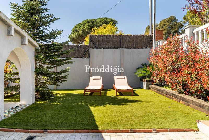 Foto e3ffe7d8-abab-4cce-b2b8-1f4662637c09. Alquiler casa encantadora casa nueva con zona exterior y piscina en Valldoreix en Sant Cugat del Vallès