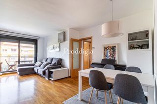 Flat in Coll Favà. Fantástico piso en coll favà de 3 habitaciones.