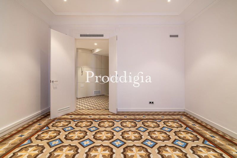 Foto 10601aea-900c-4a12-aeb8-acc6b8e0ce6a. Rent office space with heating in Dreta de l´Eixample Barcelona