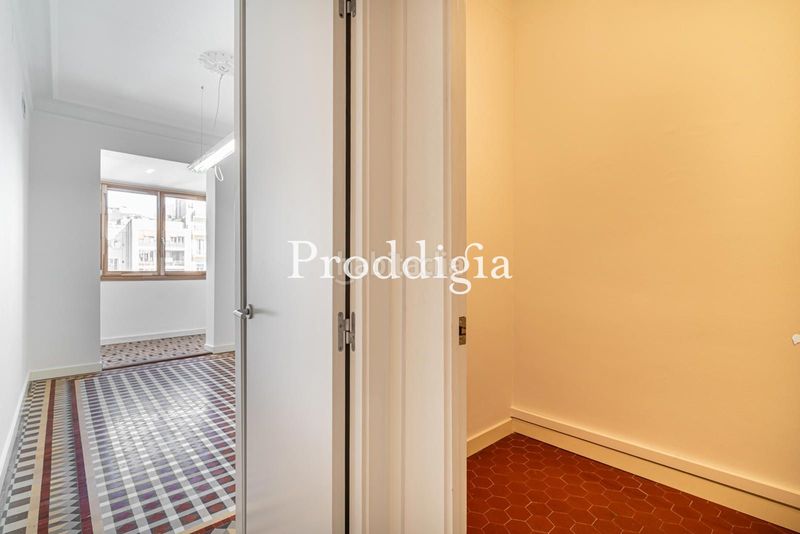 Foto 22e12b8f-bf67-460c-ae9a-688e2390b3bb. Rent office space with heating in Dreta de l´Eixample Barcelona