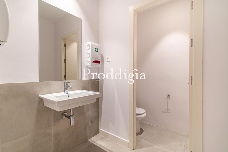 Foto 7cc4d12c-767f-4351-b325-fe7969393492. Rent office space with heating in Dreta de l´Eixample Barcelona