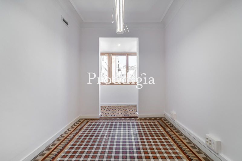 Foto 8b0e5057-39c0-4e3b-b2bf-4ca021b60d3e. Rent office space with heating in Dreta de l´Eixample Barcelona