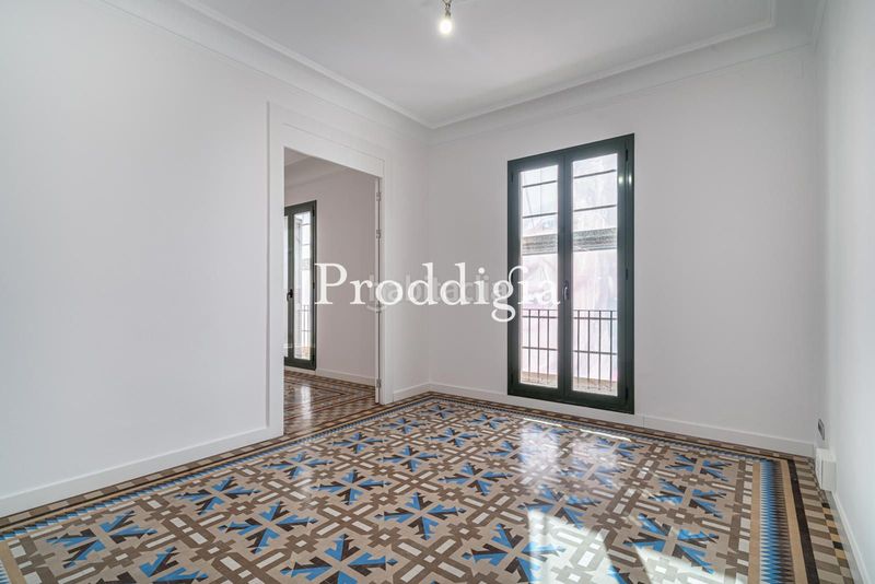 Foto cf0ef96e-c289-49d7-bcaf-ebeeb5a2c292. Rent office space with heating in Dreta de l´Eixample Barcelona