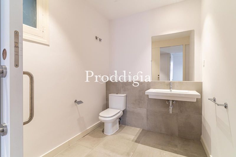 Foto dbe3d15f-9730-4400-8f69-10a0d6e61fee. Rent office space with heating in Dreta de l´Eixample Barcelona