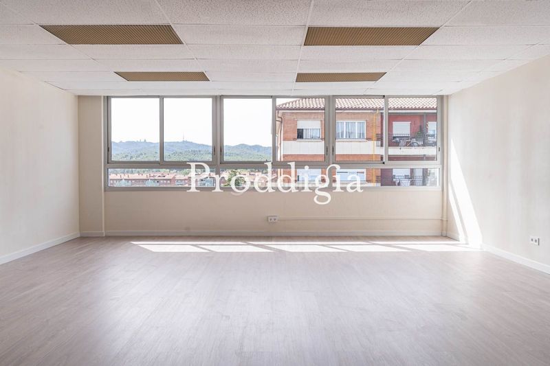Foto a7889f73-69e1-4140-904f-c5929c027455. Office space with heating in El Coll Sant Cugat del Vallès