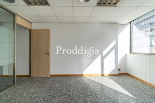 Rent Office space  Tuset. Amplia y luminosa oficina de 170 m2 en la calle tusset