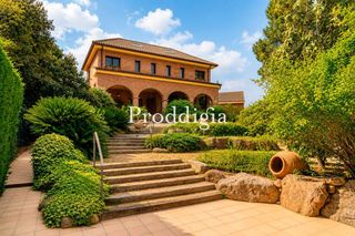 Casa a Valldoreix. Villa exclusiva con piscina y gran parcela en valldoreix
