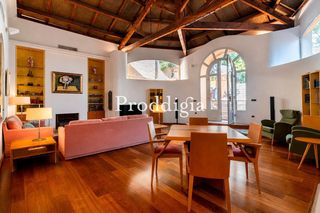 Pis  Roca i batlle. Impresionante inmueble con jardín de 600m2 en el putxet