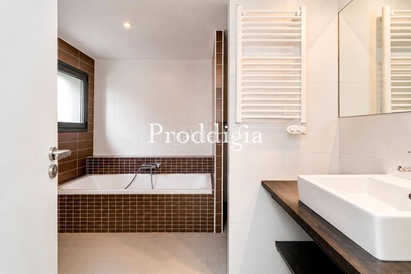 Foto 6ec6cb16-e94d-4223-9348-8bf988f423fd. Rent house with heating parking in Vallvidrera - Tibidabo - Les Planes Barcelona