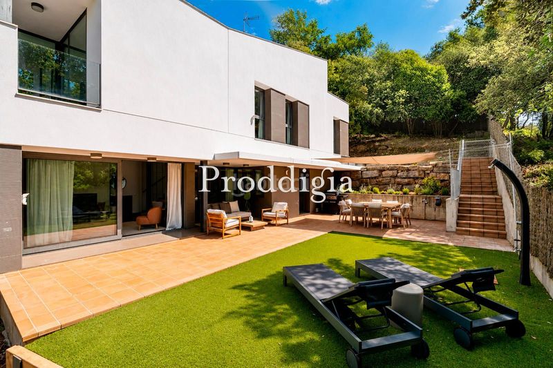 Foto bf32f572-9a41-462a-a3f0-067d6e95b5ad. Rent house with heating parking in Vallvidrera - Tibidabo - Les Planes Barcelona