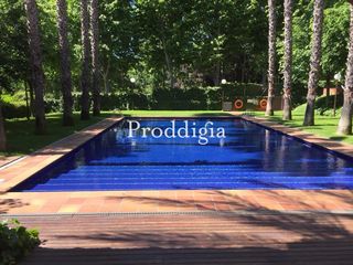 Pis a Parc Central. Vivienda en el parc central con piscina