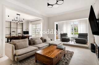 Pis  Comte borrell. Vivienda de dise�o con 4 habitaciones y terraza privada junto a