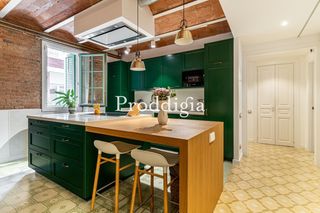 Pis  Diputaci�. Precioso piso reformado en finca regia del quadrat dor