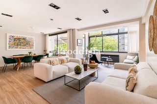 Pis  Via augusta. Exclusiva vivienda de 4 habitaciones, en finca se�orial, complet