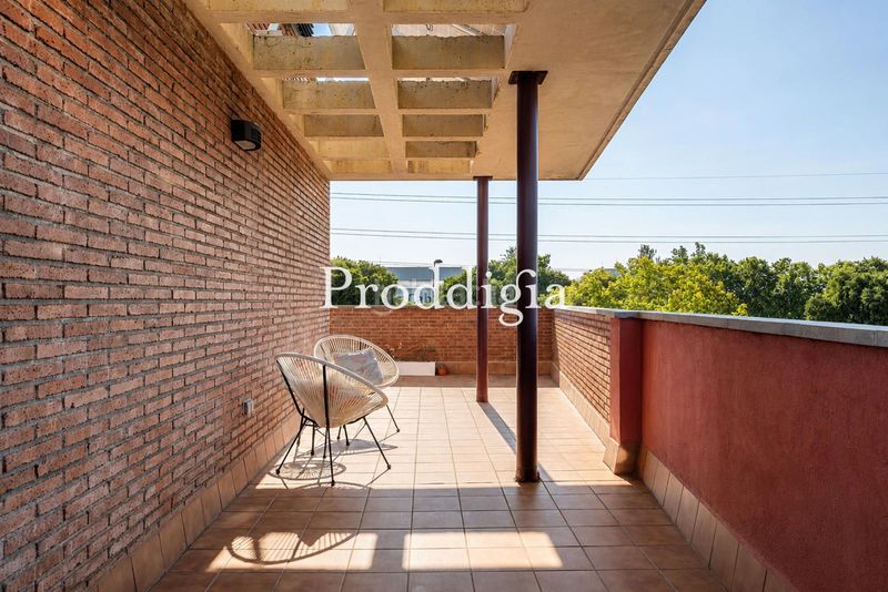 Foto 5fe8d20c-dcc2-4790-a80a-2561a99903b8. Casa adossada amb aparcament piscina a Ca n´Oriol Rubí