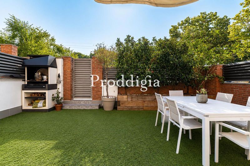 Foto bfe3404e-fb21-4495-b7de-1e406309b677. Casa adossada amb aparcament piscina a Ca n´Oriol Rubí