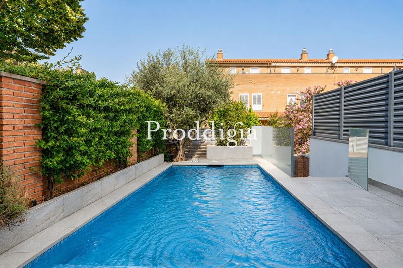 Foto e0b0b039-b8ef-4c61-85de-aaf17dc3be6b. Casa adossada amb aparcament piscina a Ca n´Oriol Rubí