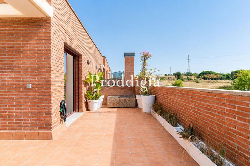 Foto e325c3b3-6d30-47ae-ac6b-3be4ca19aa07. Casa adossada amb aparcament piscina a Ca n´Oriol Rubí
