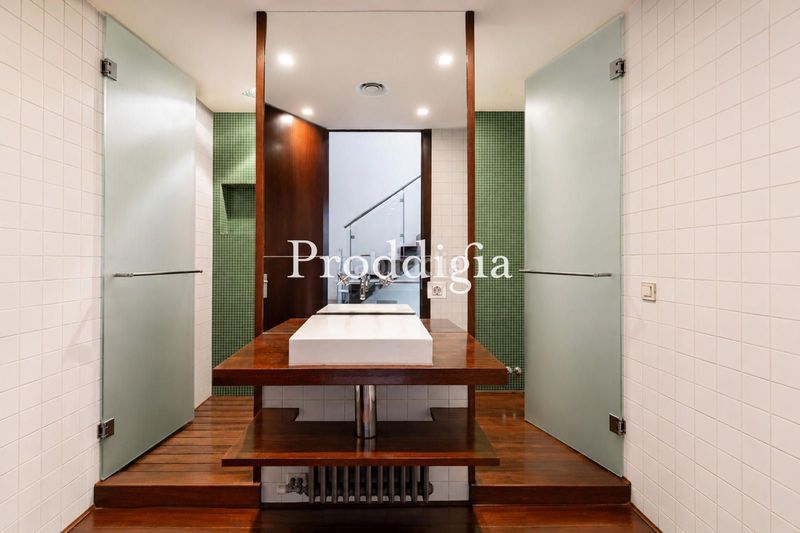 Foto 00b516c0-ae59-4306-8e91-ba158388b578. Casa amb calefacció aparcament a Sarrià Barcelona