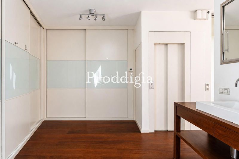 Foto 43a2e4c7-72b8-4eff-a8e1-ad76c182584a. Casa amb calefacció aparcament a Sarrià Barcelona