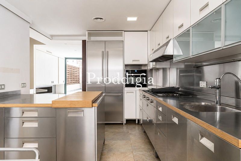 Foto 67e76d7e-f831-4096-a72c-c5b10006ee6b. Casa amb calefacció aparcament a Sarrià Barcelona