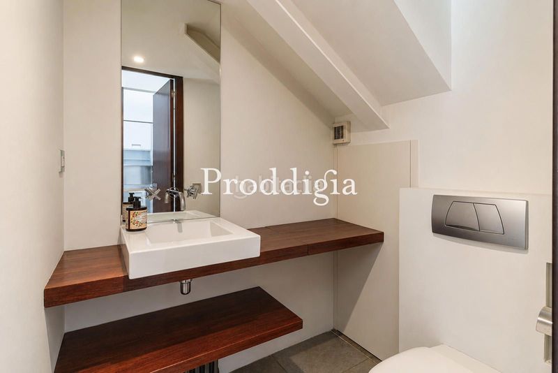 Foto a4be6b89-23ba-451a-be41-120656d98347. Casa amb calefacció aparcament a Sarrià Barcelona