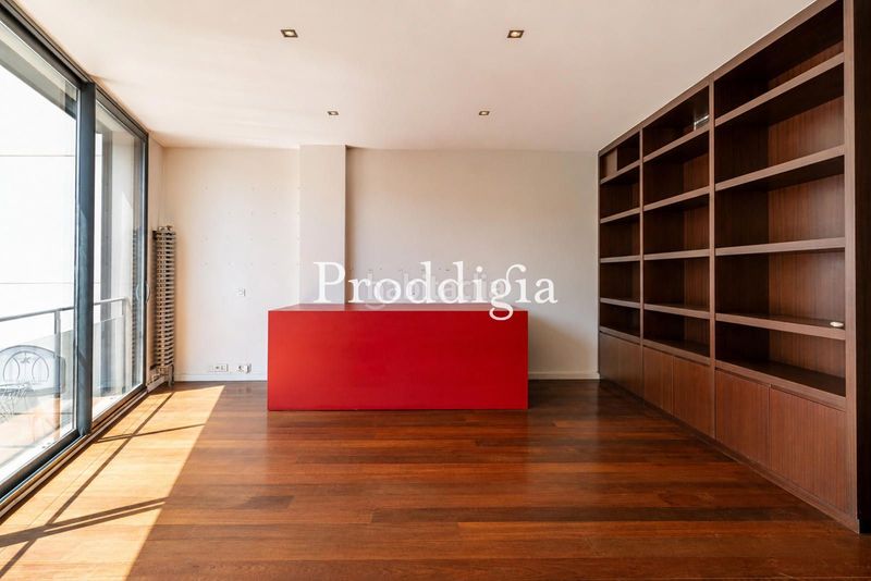 Foto b7812545-4170-4ff3-953f-6be0c45e008b. Casa amb calefacció aparcament a Sarrià Barcelona