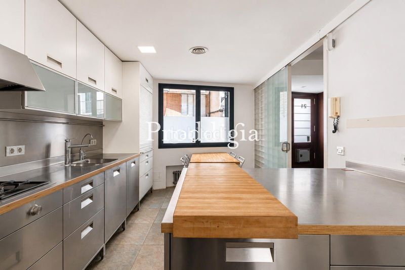 Foto f684eb85-dc8d-4d6a-8214-5aee9212545b. Casa amb calefacció aparcament a Sarrià Barcelona