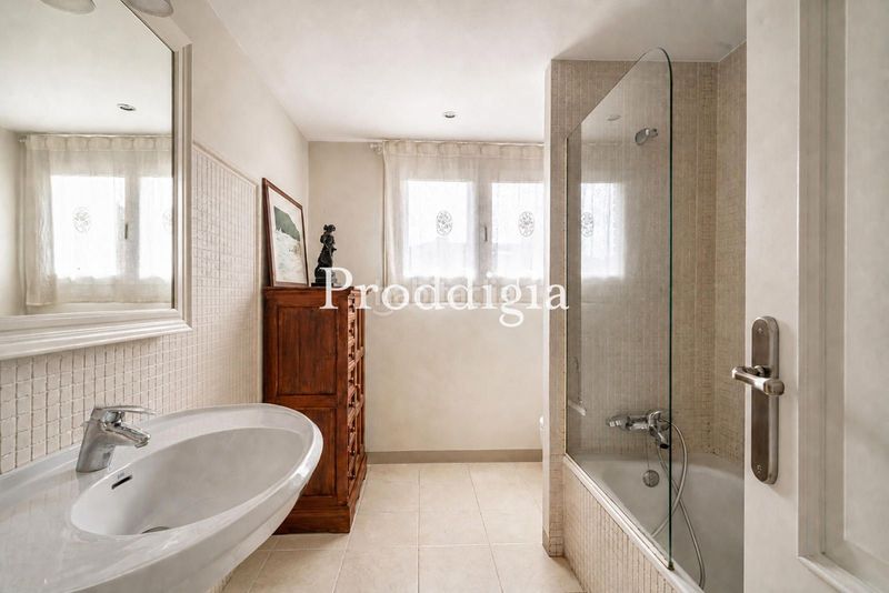 Foto d1f33fd2-3722-4eba-9cf6-537cdbb99ed7. Àtic amb calefacció aparcament piscina a Eixample Sant Cugat del Vallès