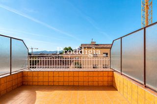 Casa adossada a Sant Domènec. Vive en sant domènec
