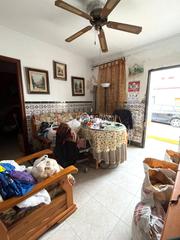 Casa aparellada a Centro. Casa en venta en alcalá de guadaira