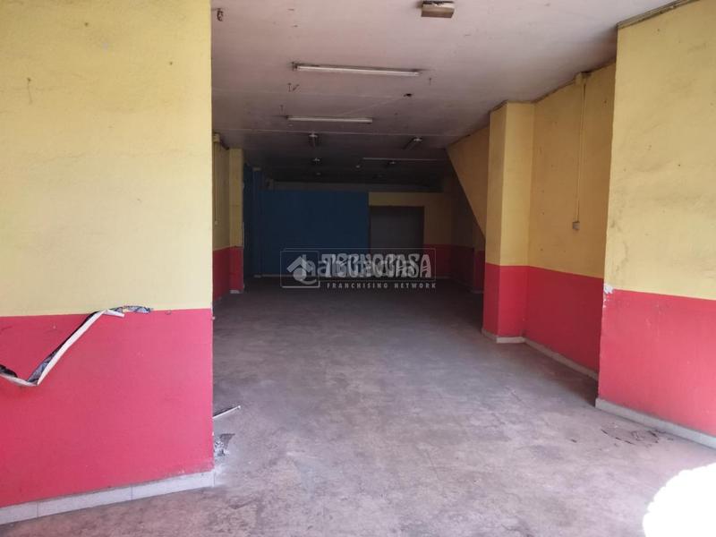 Foto e22a9068-888f-4b91-a4fc-7af97a505d70. Local comercial a Centro Alcalá de Guadaira