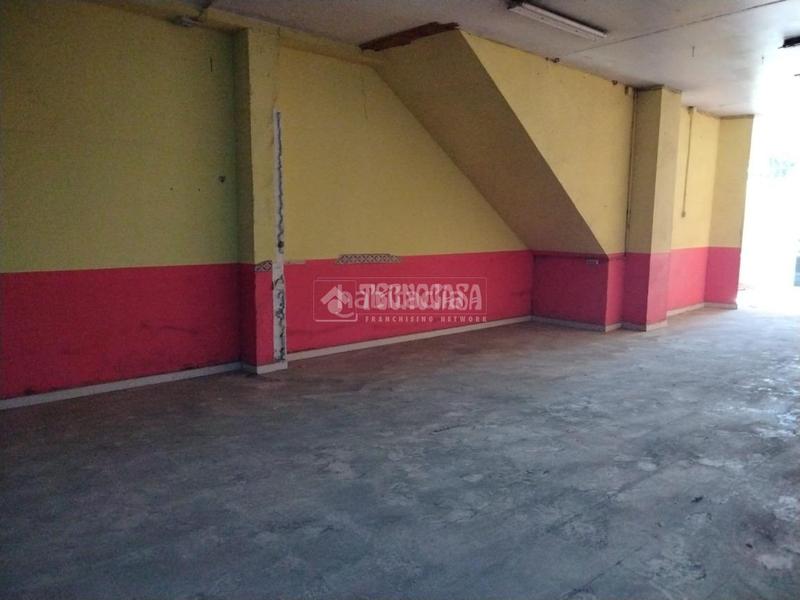 Foto f72a384a-277b-4ccb-a60c-a2712e2bc74b. Local comercial a Centro Alcalá de Guadaira