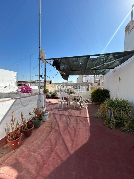 Foto a110ae1c-aa2f-4e16-8c4a-4bc82fcd5874. Casa aparellada a Centro Alcalá de Guadaira