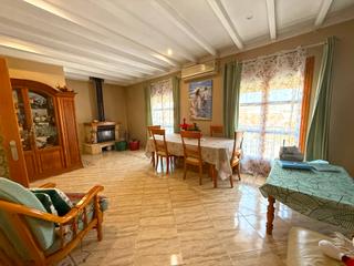Casa en Pilas. Propiedad ideal para montar tu negocio