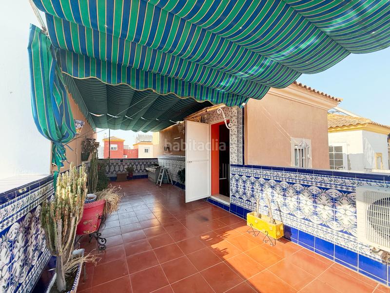 Foto dba3c6e2-f911-4de1-89dd-6a65ab442442. Casa adosada estupendo y espacioso adosado en Castilleja de Guzmán