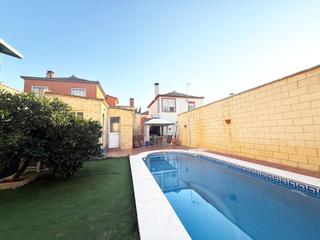 Xalet a Centro. Estupendo chalet independiente en bormujos, sevilla