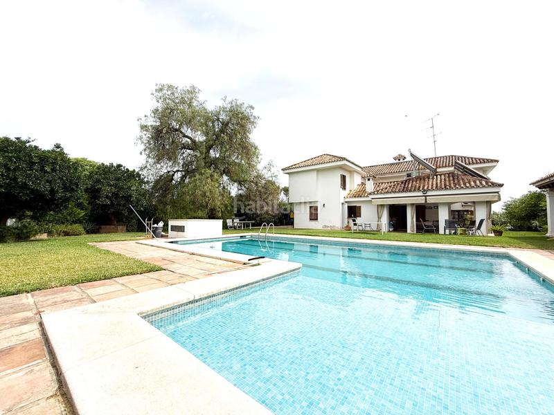 Foto b0395222-a93d-4b20-bd5e-06911d68414d. Casa con parcheggio piscina in Simon Verde Mairena del Aljarafe